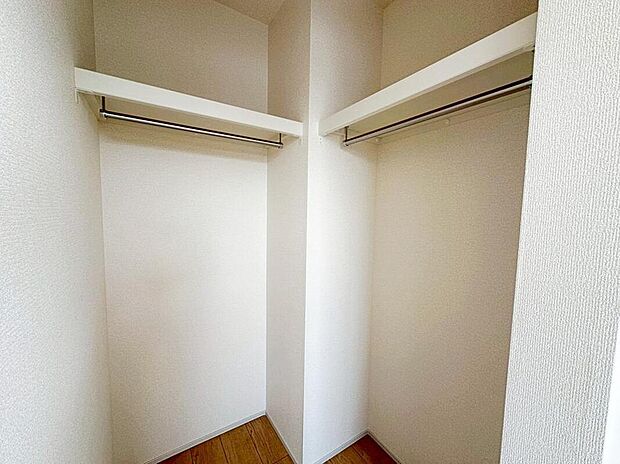 【収納】全居室に収納を完備しておりますので、居室の全空間を有効活用出来ます。自分好みのお部屋で、ゆったりお寛ぎ頂けます。