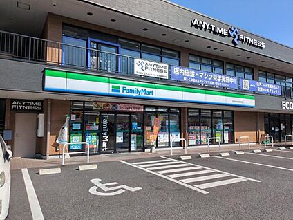 ファミリーマートさいたま大久保領家店 550ｍ(徒歩7分)