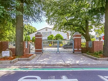 さいたま市立南浦和小学校 190ｍ(徒歩3分)
