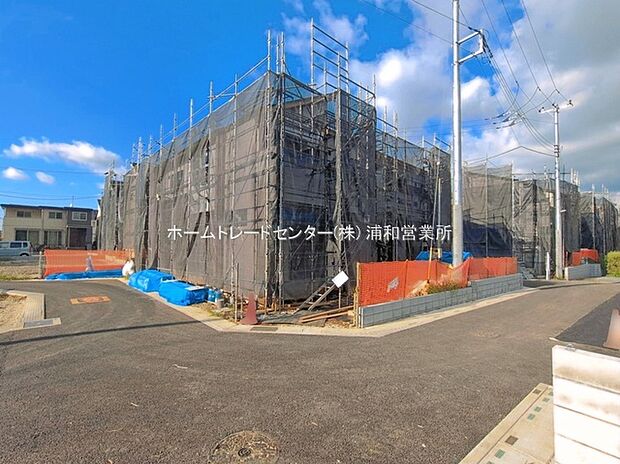 【前面道路含む現地写真】土日はもちろん、平日やお仕事の空き時間、お仕事帰りでも合わせてご見学できます♪お気軽にお問合せくださいね！