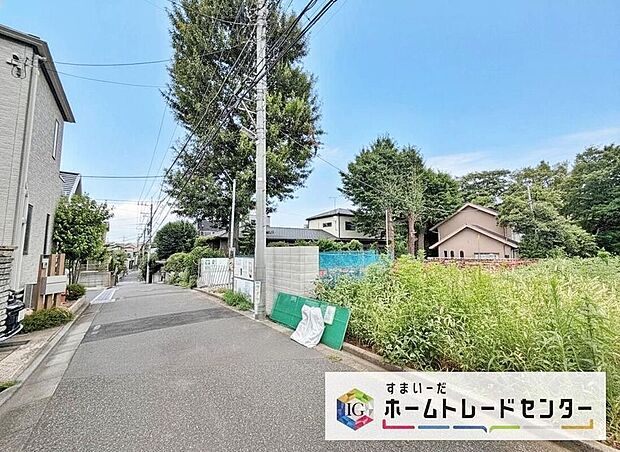 【前面道路含む現地写真】今から見たい!大歓迎です♪ お気軽にホームトレードセンターまでお問い合わせください。 閑静な街並みの分譲地を是非現地にてご覧ください。 近隣の物件も併せてご紹介することも可能です。