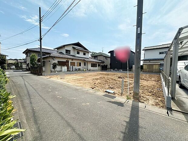 【前面道路含む現地写真】閑静な住宅街は落ち着いた新生活を送るのにぴったりです♪ これだけではない魅力が、現地できっと見つかる！お問合せをお待ちしております。お問い合わせ・資料のご請求などもお気軽にどうぞ。