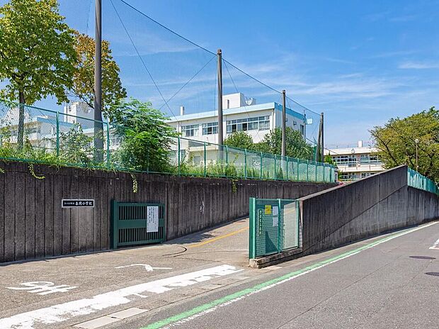 さいたま市立春岡小学校(約700m)