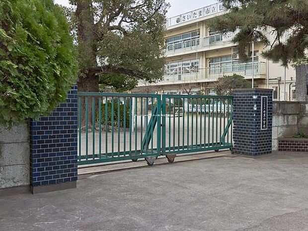 さいたま市立七里小学校(約550m)