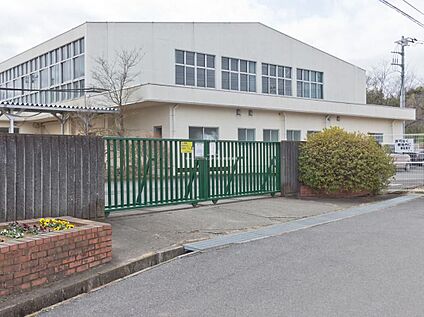 さいたま市立桜山中学校 700ｍ(徒歩9分)