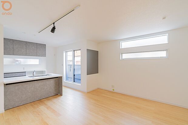 【ondo建物プラン例/LDK】中間階の2階リビングで家族みんなが自然に集まれる空間に