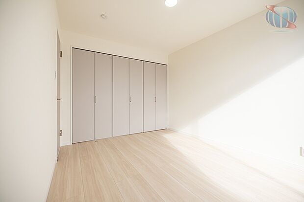 【【ondo建物プラン例/主寝室】】大容量のCLがあっるので、ベッドスペース、デスクスペースを確保することができ、収納家具は不要で自然と片付くお部屋に。