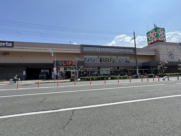 ライフ 高殿店(約640m)