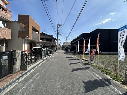 【前面道路含む現地写真】