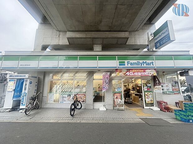 ファミリーマート 南田辺駅前店(約160m)