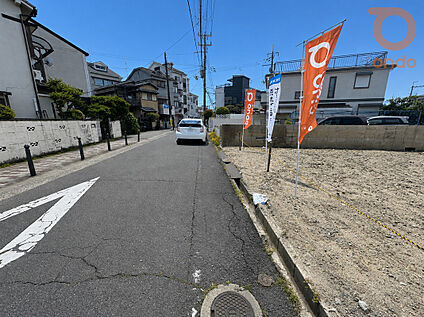 【前面道路含む現地写真】
