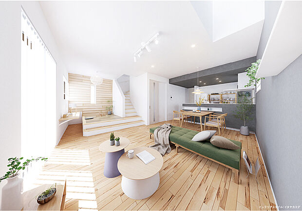 【段差空間が心地良い、快適な時を生む暮らし】階段の段差を活用した小上がりとなった、見晴らしの良いステージ空間を創出。木の質感が味わい深い壁材を配し、ステージでの時間を心地良いものにしてくれます。