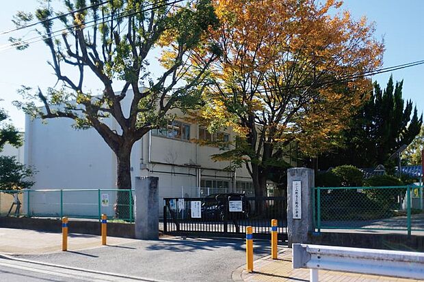 ふじみ野市立駒西小学校（現地より徒歩8分）