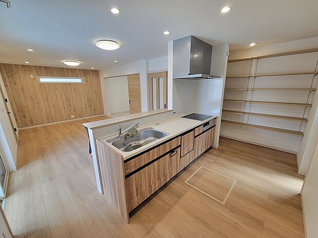 【オール電化・IHクッキングヒーター】エコで快適なオール電化で地球に優しい暮らしを！
お手入れラクラクなIHクッキングヒーターは火を使わないので、お子様との料理も安心して楽しむことができます。