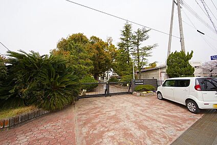 和歌山市立西和佐小学校 約400m(徒歩5分)