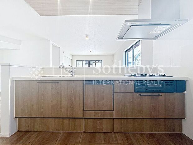 ■キッチン■(1号棟)料理をしながら会話ができる、オープンキッチン。壁を取り払うことで、より開放的なキッチン・ダイニングスペースが生まれます。