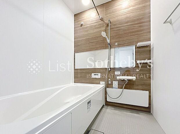 ■バスルーム■一日の疲れをホッと癒してくれるくつろぎのバスルーム。浴室乾燥機能も付いておりますので、雨の日のお洗濯も安心です。