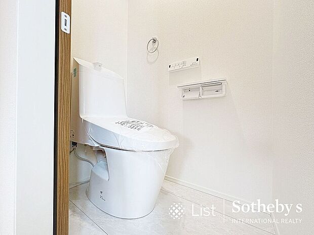 【トイレ】■トイレ■清潔感のあるシャワートイレ！２箇所完備されています！ウォシュレットトイレはクロスも清潔感のあるデザインを採用しました！