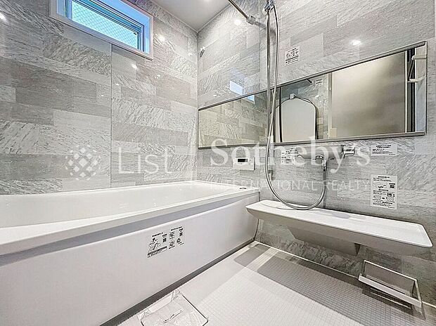 【バス】■バスルーム■一日の疲れをホッと癒してくれるくつろぎのバスルーム。浴室乾燥機能も付いておりますので、雨の日のお洗濯も安心です。