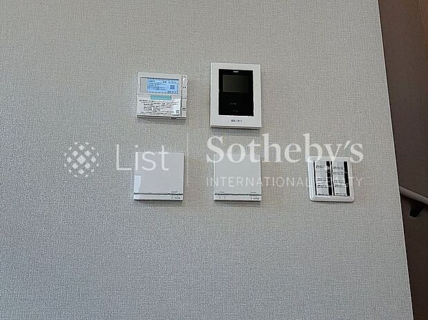 【その他設備】◆足元から温まる床暖房が付きます！暖房の風が苦手な方は床暖房をメインで使い足りない時に暖房を付けるなど、上手に使い分けをする事ができます！フローリングは特に冷えやすいので嬉しい設備です！