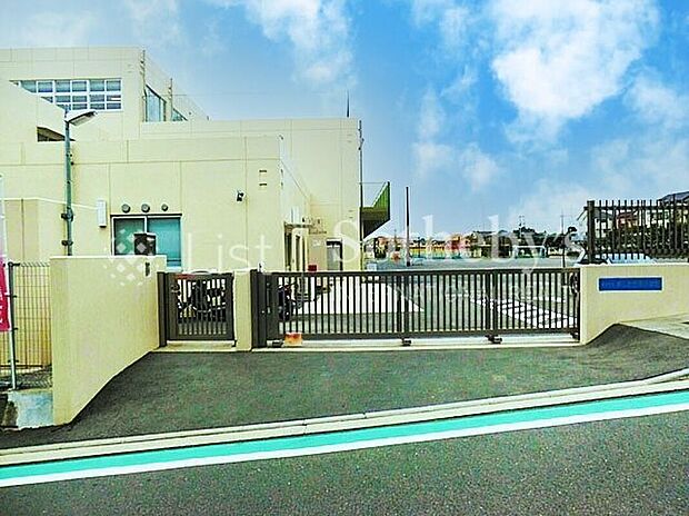横浜市立美しが丘西小学校(約1,000m)