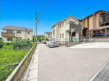 前面道路含む外観