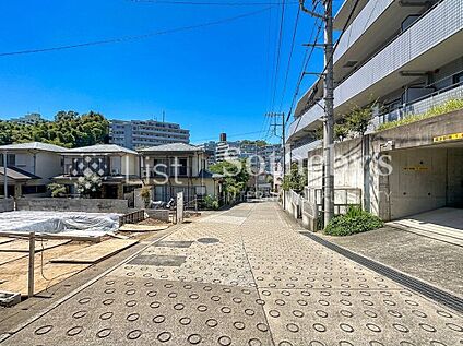 前面道路含む外観