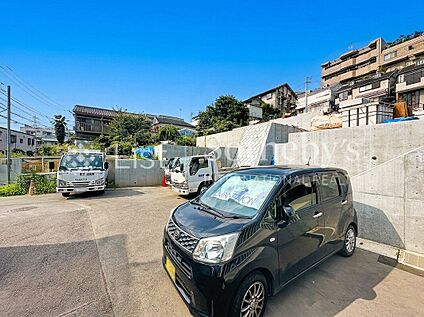 前面道路含む外観