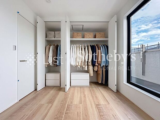 【収納】■収納■各お部屋には容量たっぷりのクローゼット付き♪お洋服やかさばる荷物もすっきり整理できますね!※本画像はAIによるバーチャルステージングを施したイメージです。