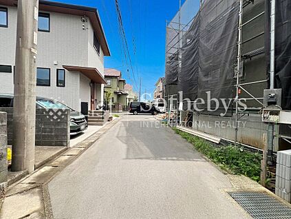 前面道路含む外観