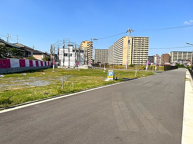 東大阪市中鴻池町にゆとりある全28区画×住みたい家が創れる自由設計2階建てタウンが誕生！現地ウェルカムセンターではモデルハウスご案内や物件のことを詳しくご紹介します。現地（2023年10月撮影）