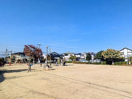 新伊丹公園 約230m～約240m(徒歩3分)