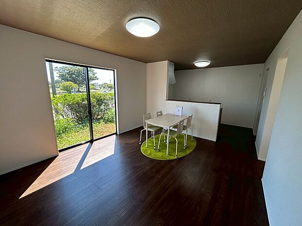 【「この価格で、このクオリティ!」選ばない理由が見つからない!】シニア・単身・シングルマザーにオススメ!
賃貸よりお得に!コスパもデザインも妥協なし!憧れの新築平屋がこの価格で!