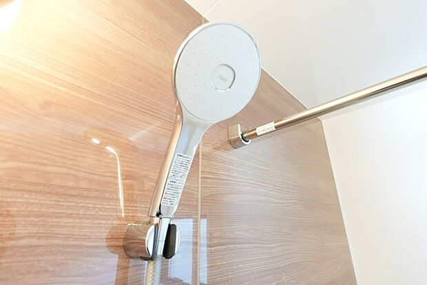 【【エコアクアシャワーを採用!】】ウルトラファインバブルを含んだ、やわらかな肌あたりのミストでやさしく皮脂汚れを洗い流す、エコアクアシャワーを採用。クレンジングを流し落とす時や、皮膚トラブルの際にも大変便利です♪