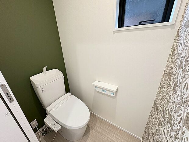 【【キレイ機能で毎日のお掃除もラクラク】】強力な水流が便器鉢内のすみずみまで回り、少ない水でもしっかり汚れを洗い流す、環境に配慮した強力洗浄の超節水トイレ。