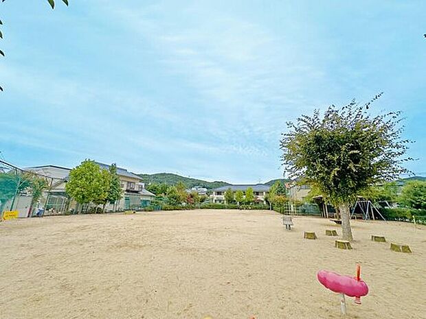 津島公園まで1400m
休日は家族みんなで公園へ。お子さまと一緒に思いきり遊んだり、お散歩を楽しんだり、四季の自然を身近に感じながら、家族の時間をゆったり過ごせます。