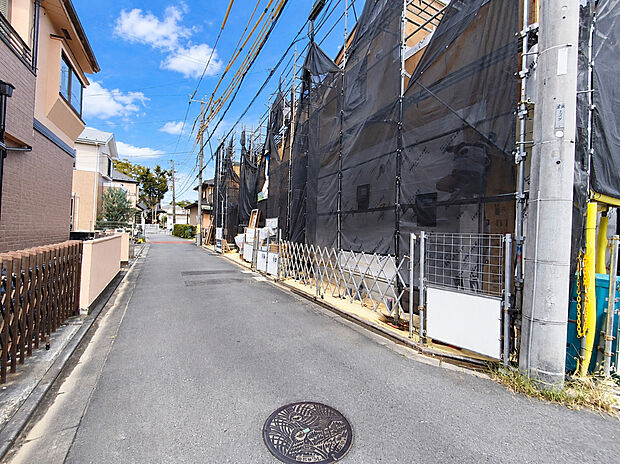 前面道路含む外観