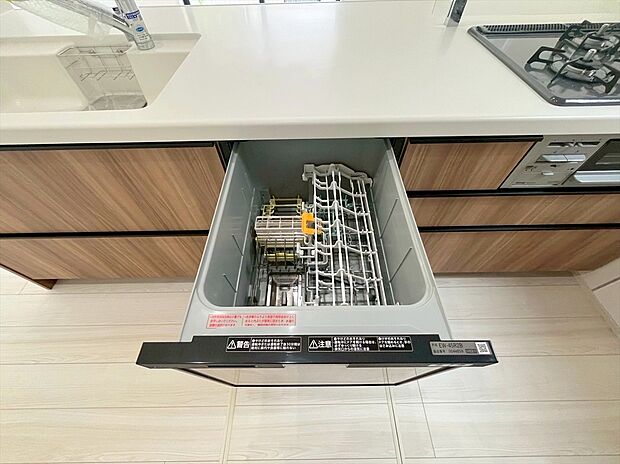 【【ビルトイン食洗機】】手洗いよりも経済的で家計に優しい「ビルトイン食洗機」が標準装備なのはママの強い味方ですね。