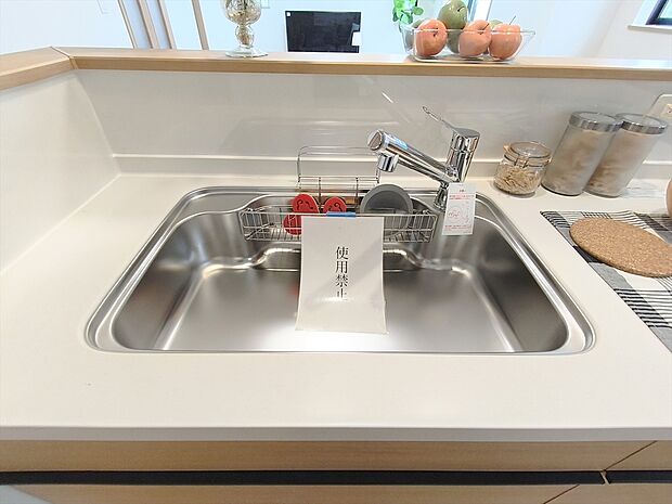 【【浄水器】】浄水器をスリムに内蔵したハンドシャワー式の水栓金具です。いつでもおいしい水をいつでも手軽に使えます