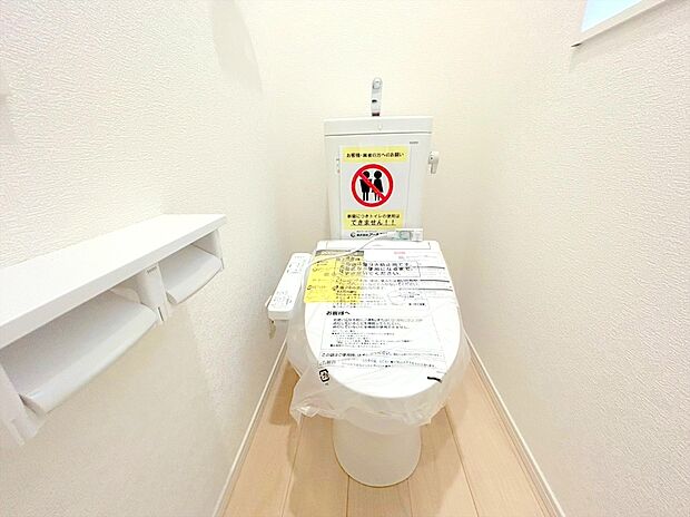 【【ウォシュレット付きトイレ】】快適な温水清浄便座付。いつも使うトイレだからこそ、こだわりたいポイントですね。
