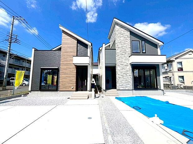 【カースペース】カースペースはコンクリート仕上げ。雨の日も足元は気になりません！