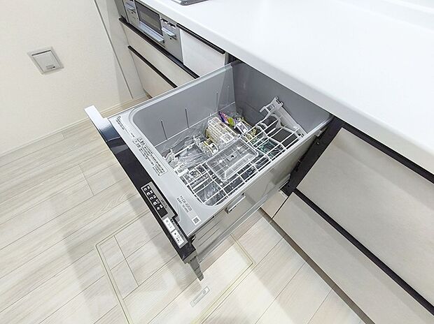 【【食洗機】】ビルトインの食器洗乾燥機で家事をサポートします。