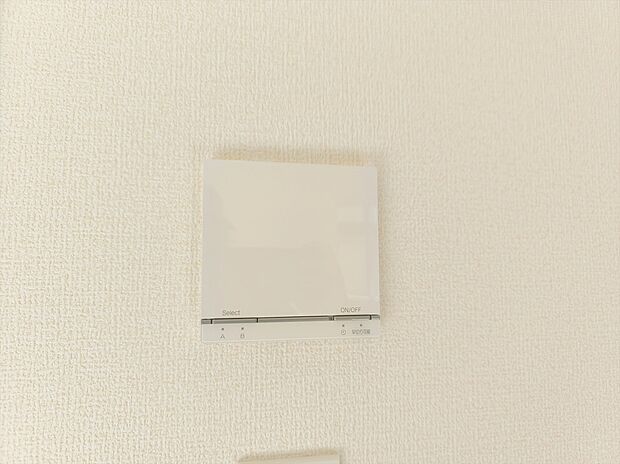 【【床暖房】】リビングには床暖房を標準で完備。空気を汚さずに室内を快適な温度に保ちますので、小さなお子様やご年配の方にも安心です