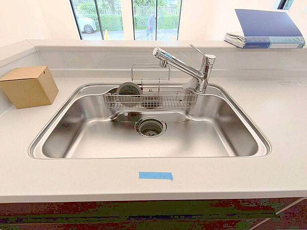 【浄水器】浄水器付きでいつでもおいしい水をいつでも手軽に使えます。飲み水やお料理にも安心ですね。
