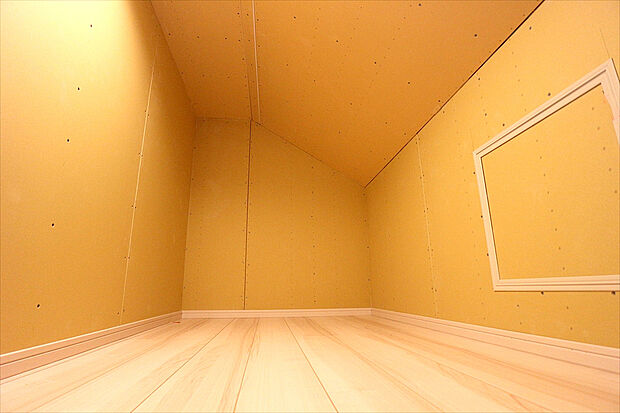 【【小屋裏収納】】小屋裏収納完備。居室の全空間を有効活用できます。