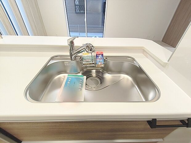 【【浄水器】】浄水器をスリムに内蔵したハンドシャワー式の水栓金具です。いつでもおいしい水をいつでも手軽に使えます