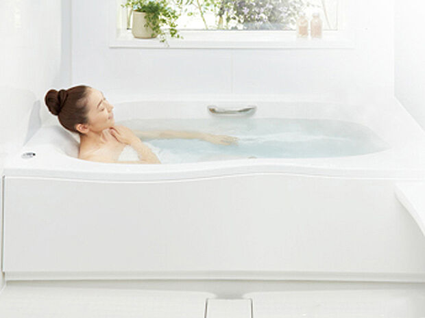 【1坪タイプバスルーム】窓のある浴室で快適に入浴!換気も気軽に!