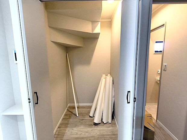 【【パントリー 】】食材や調理器具もこちらにキープ！管理しやすく！お部屋もスッキリ！