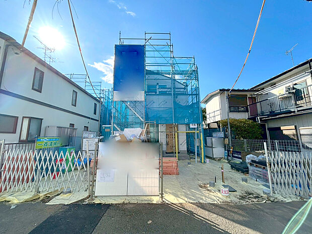 【現地写真】外壁にサイディング利用で、長く住んでも汚れにくい特徴があります。「ずっと住み続ける家」を実現した邸宅です。