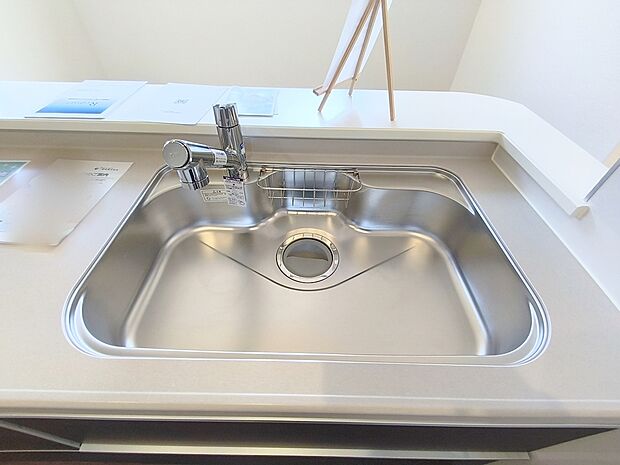 【【浄水器】】浄水器をスリムに内蔵したハンドシャワー式の水栓金具です。いつでもおいしい水をいつでも手軽に使えます